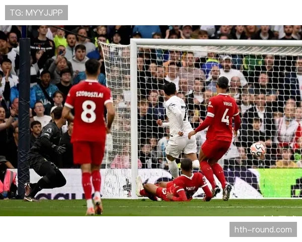 穆萨·迪亚比闪耀英超赛场,成为球队进攻核心备受瞩目 穆萨·迪亚比闪耀英超赛场,成为球队进攻核心备受瞩目